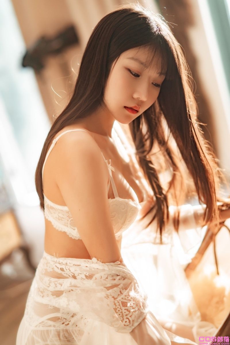 动漫博主@香草喵露露 室内【81P/1.88G】(图2)