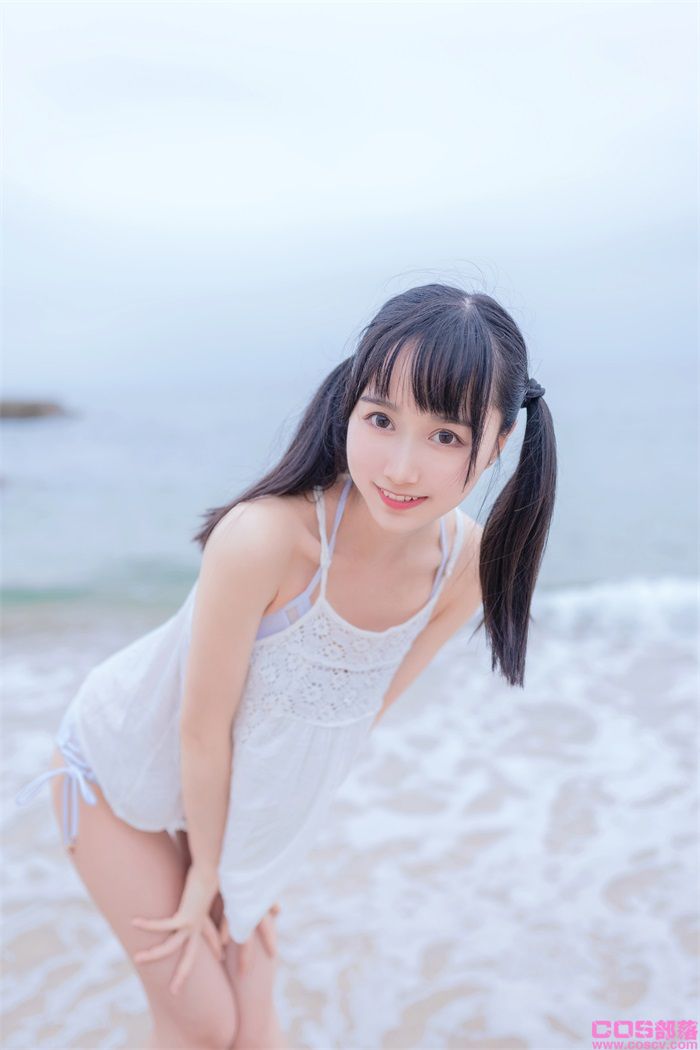 网紅Coser@木绵绵OwO - 海边白色比基尼电子版【30P/133MB】(图3)