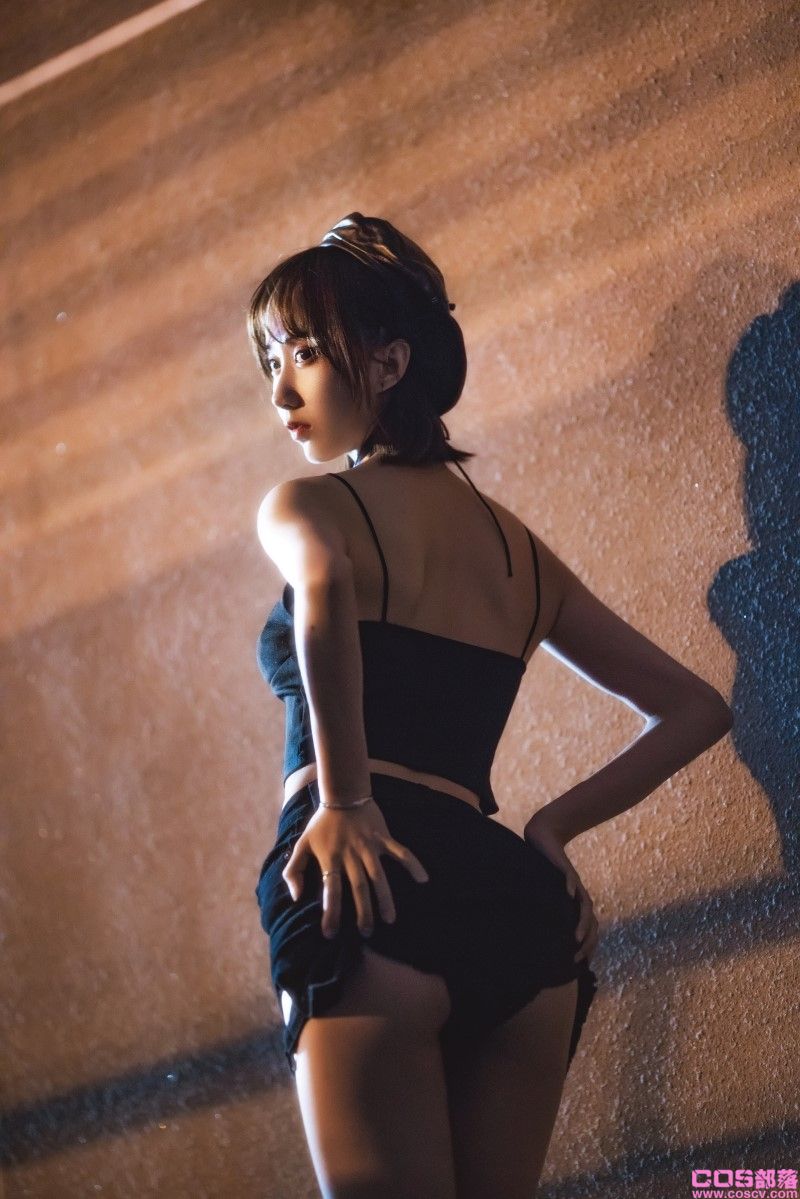 网紅Coser@木绵绵OwO 室外短裙【58P/1.97G】(图3)
