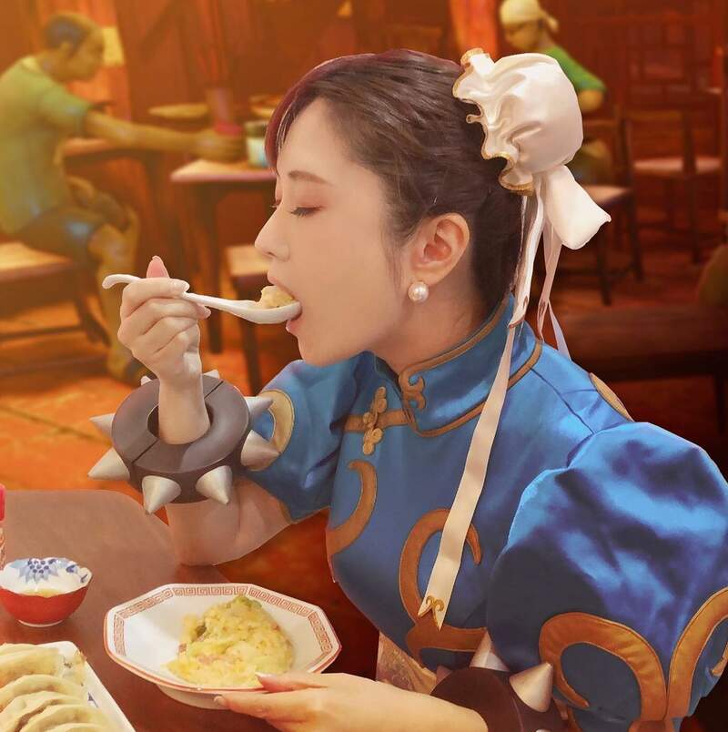 《2022春丽生诞祭》正妹cos经典打扮，这套服装我超级可以(图10)