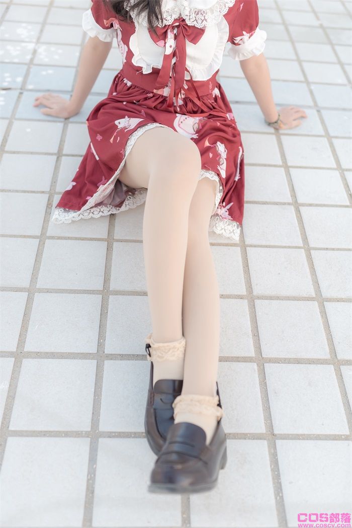 风之领域写真 No.154 街道上的红裙女孩【47P/135MB】(图3)