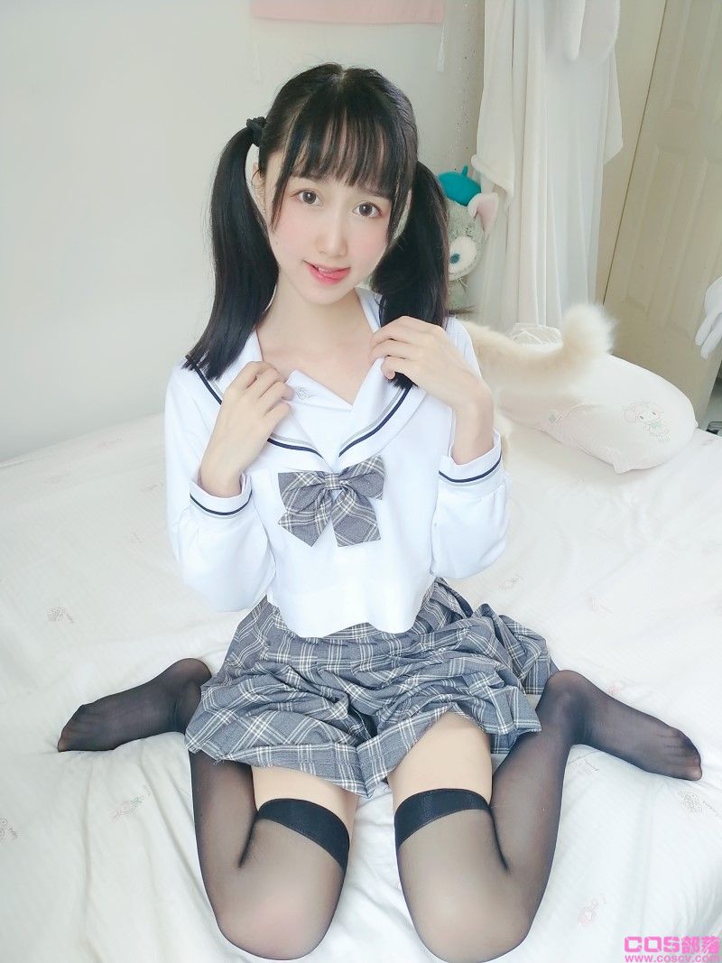 网紅Coser@木绵绵OwO 灰格子jk【21P/1V/96.5MB】(图3)