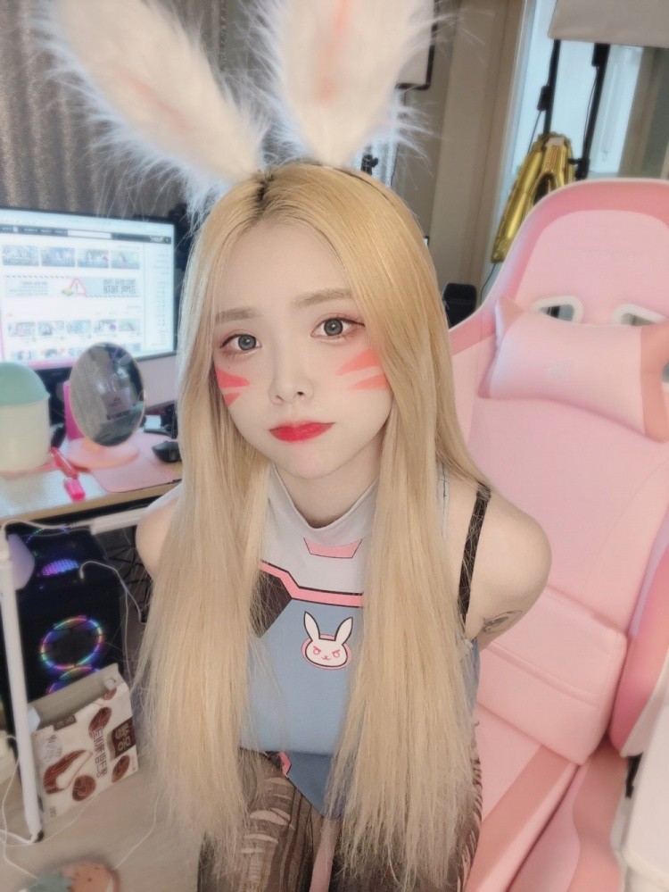 大舅子前妻onlyfans全套付费照片 jintimo金提莫ins83块图片什么意思(图2)