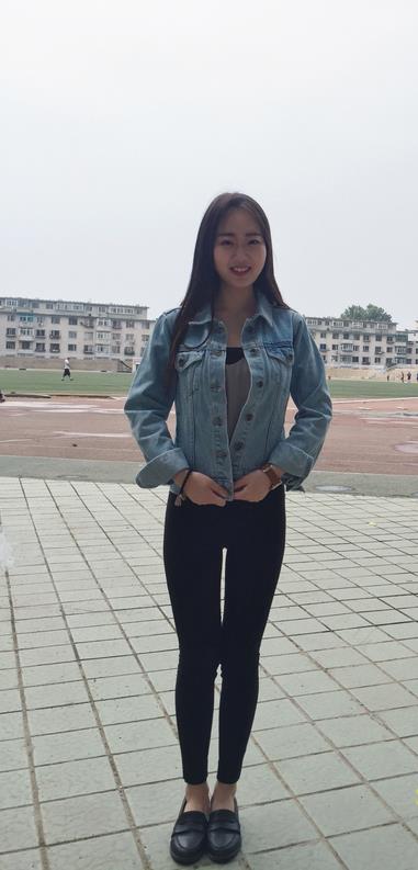【大学生活好系列】西北某高校身材火辣女神生活照+视频【1278P-1.38G】(图5)