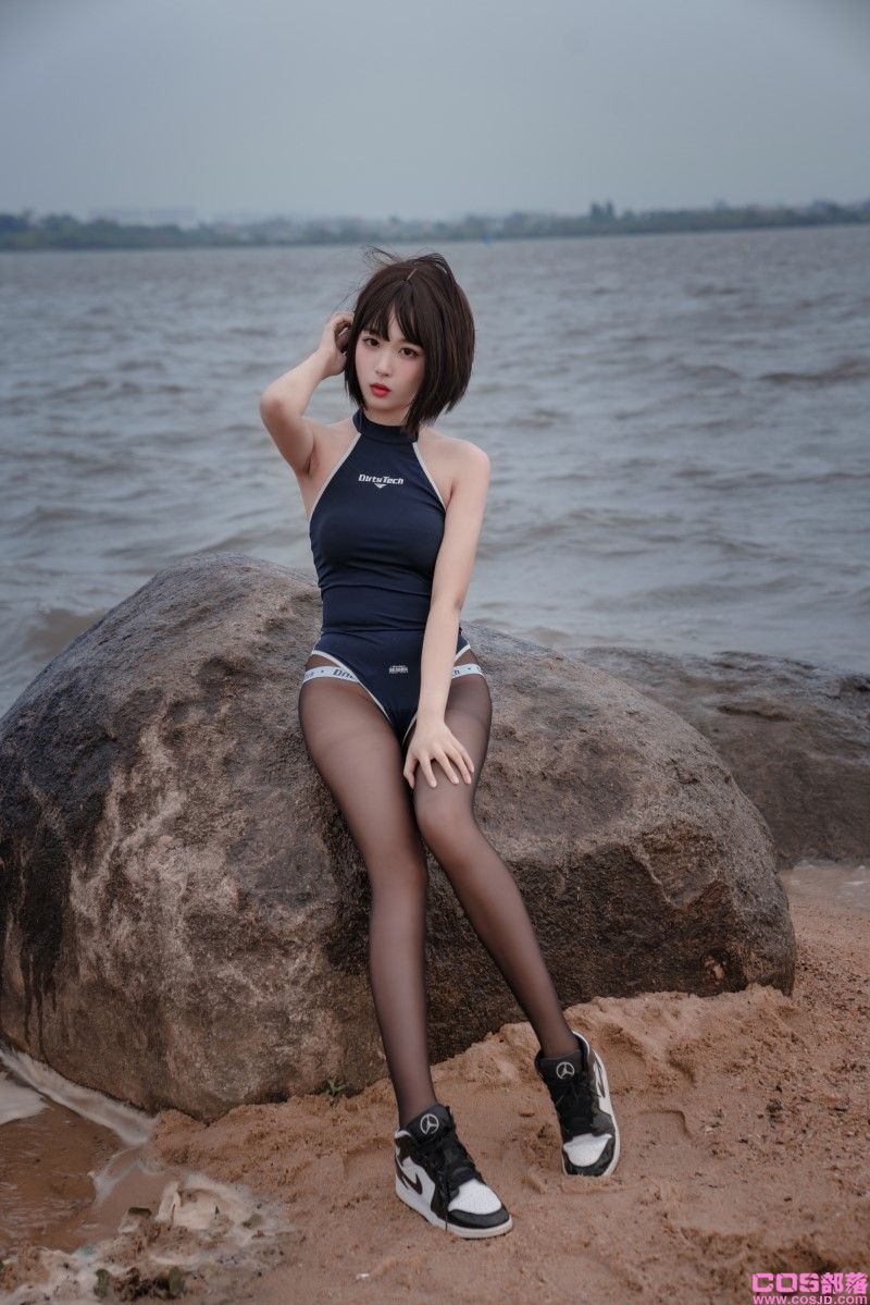 颜值博主@轩萧学姐 沙滩竞泳 [45P/68MB](图2)