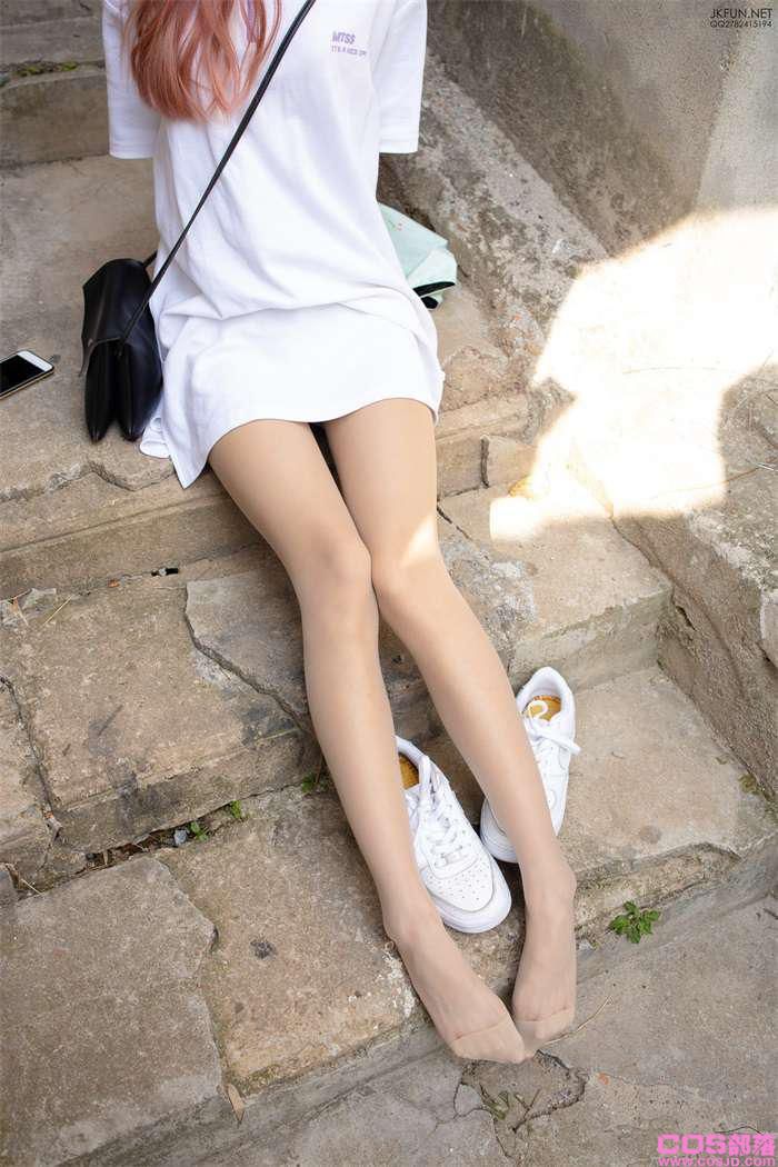 森萝财团写真-JKFUN-012 10D肉丝运动鞋桌下 [102P/1V/3.27GB](图3)