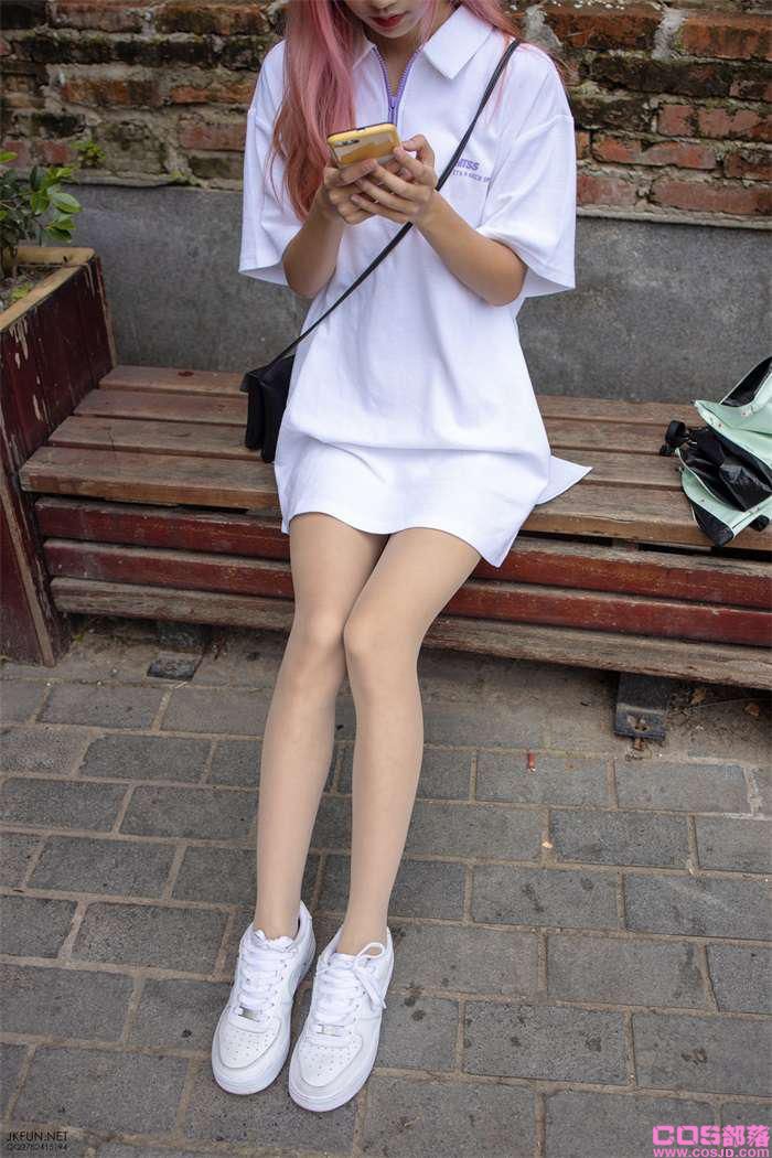 森萝财团写真-JKFUN-012 10D肉丝运动鞋桌下 [102P/1V/3.27GB](图2)