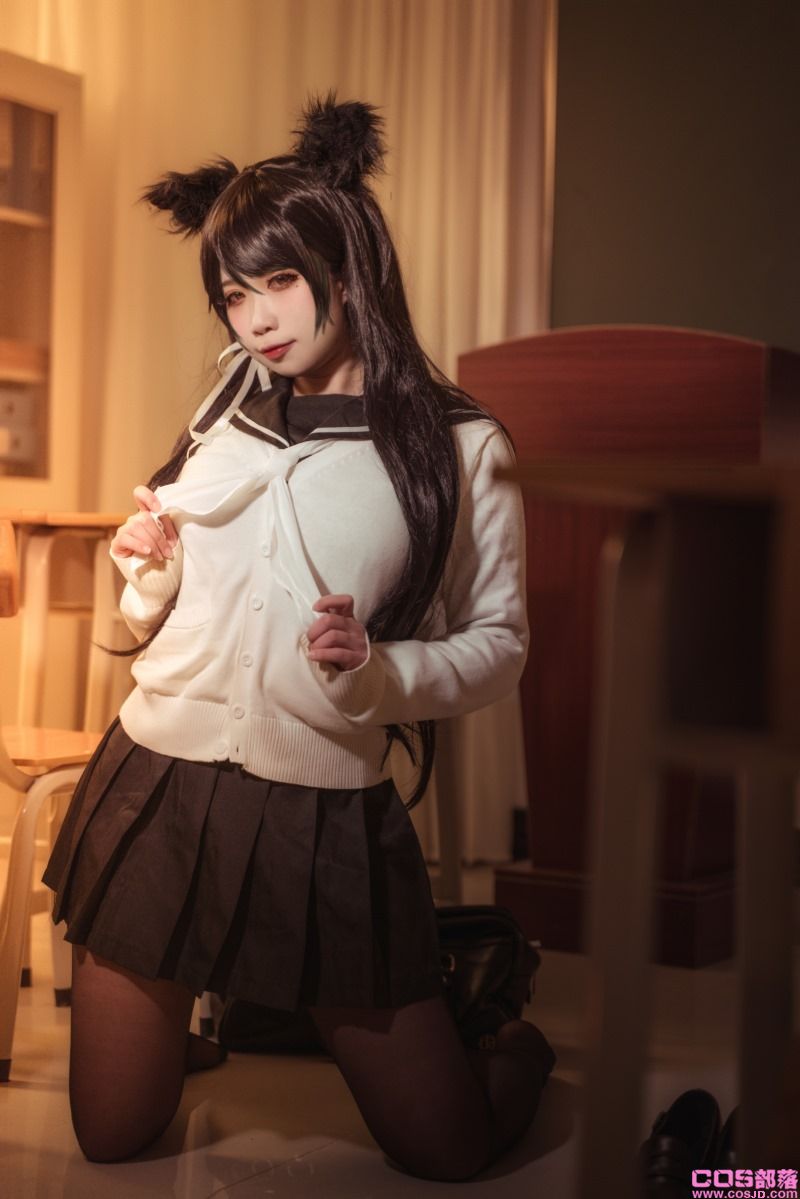 动漫博主@贞子蜜桃 碧蓝航线 爱宕高雄制服 [35P/354MB](图3)
