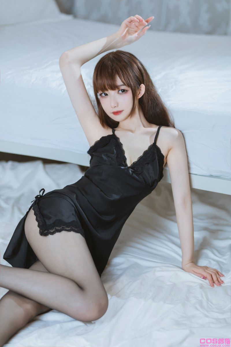 动漫博主@封疆疆v 嘿丝睡衣 [32P/325MB](图2)