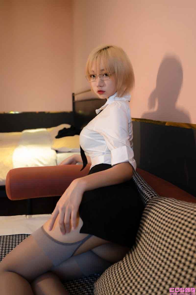 人气Coser@柒柒要乖哦 家庭教师 [134P/1.89G](图3)