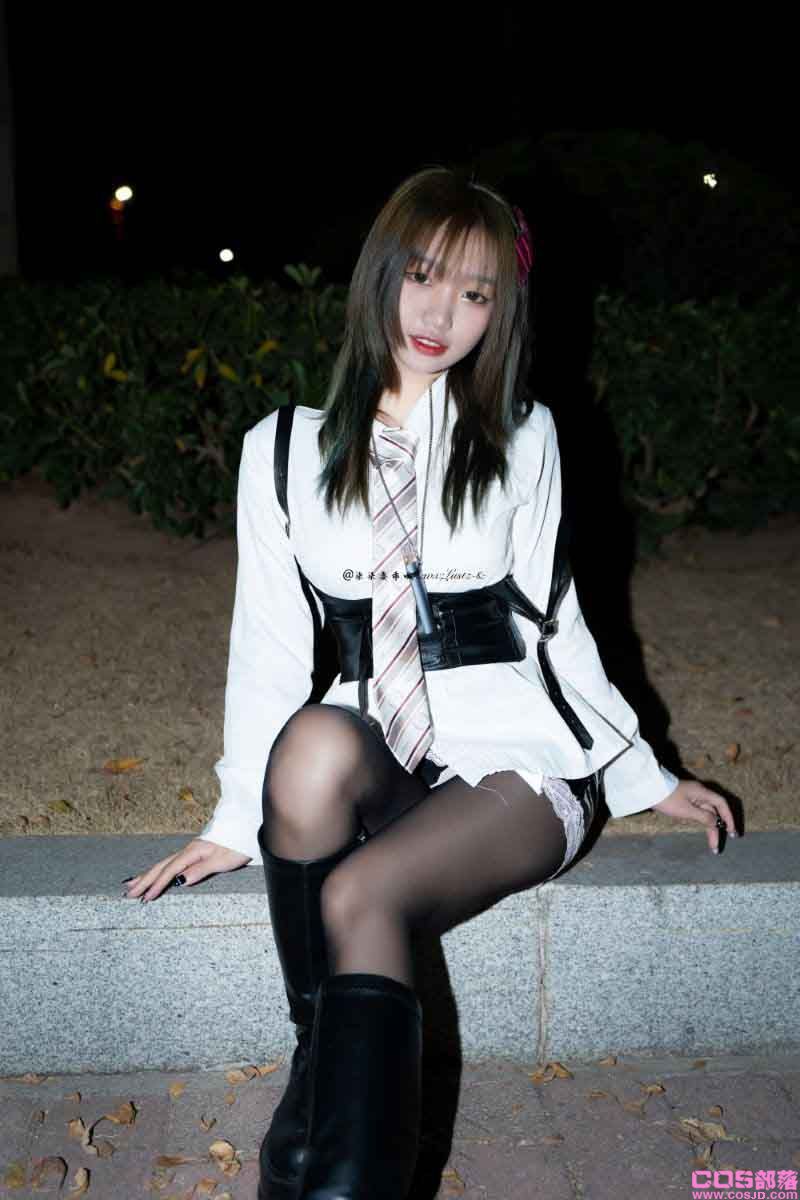 人气Coser@柒柒要乖哦 车内 [47P/556MB](图2)