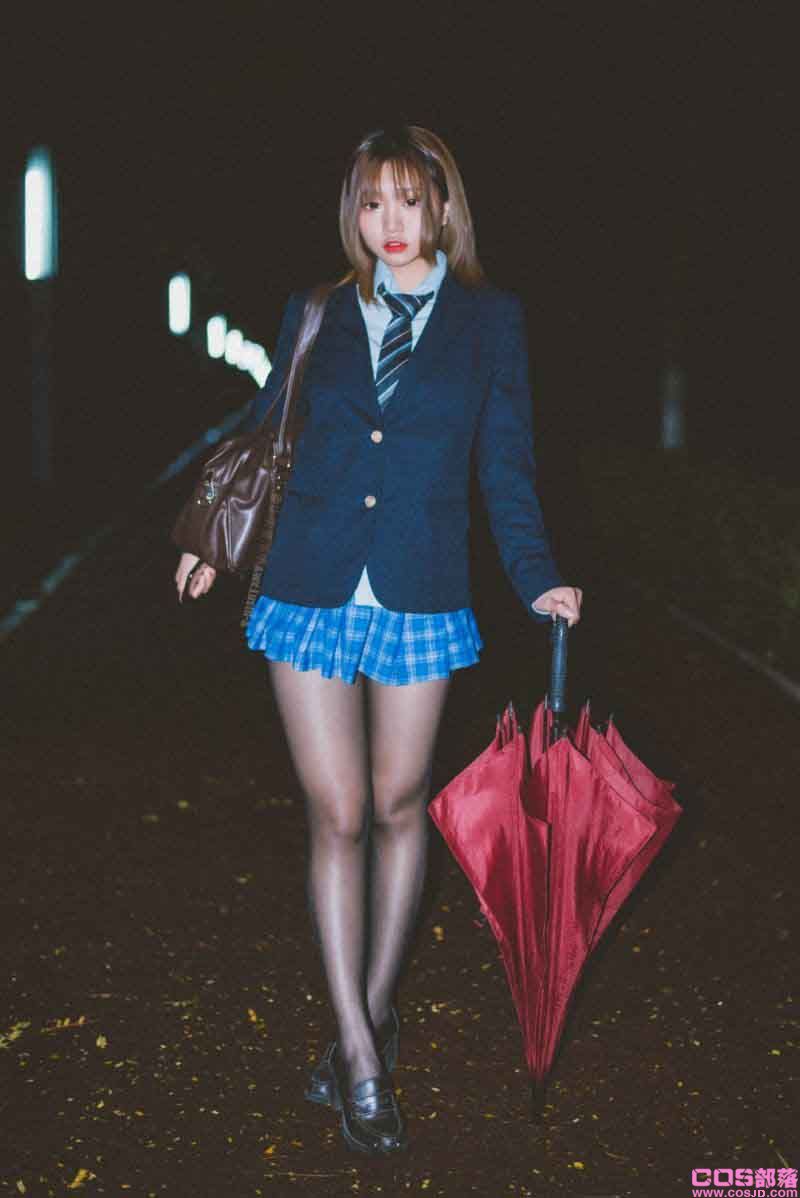人气Coser@柒柒要乖哦 深夜公园JK [35P/311MB](图3)