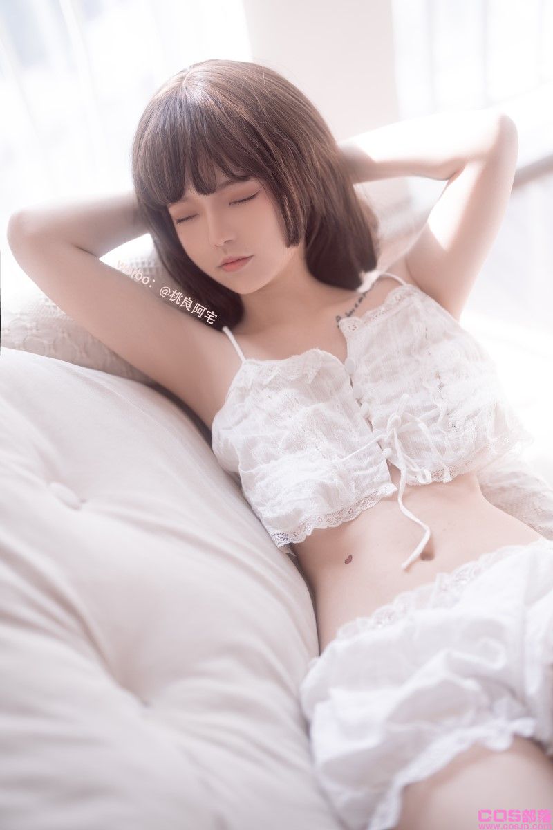 人气Coser@桃良阿宅 吊带 [30P/152MB](图4)