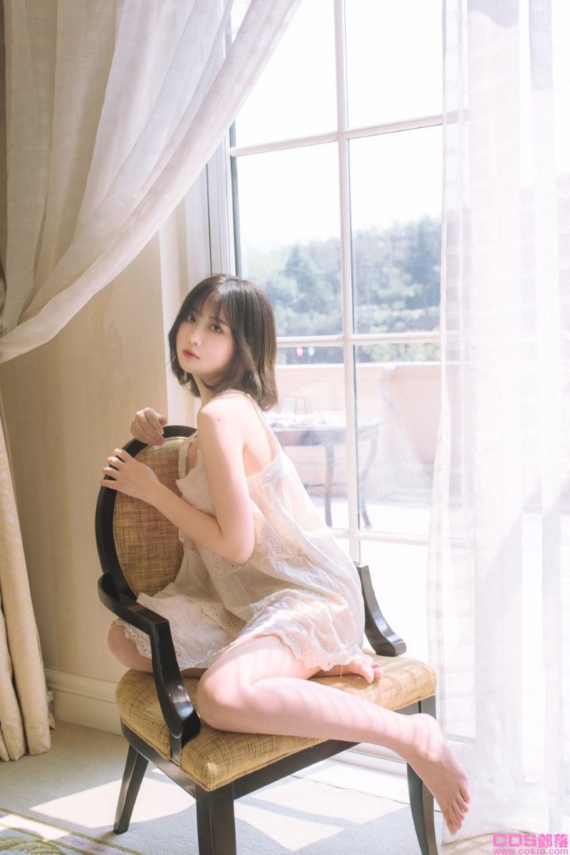 摄影博主@念雪xc 白色吊带 [55P/453MB](图4)