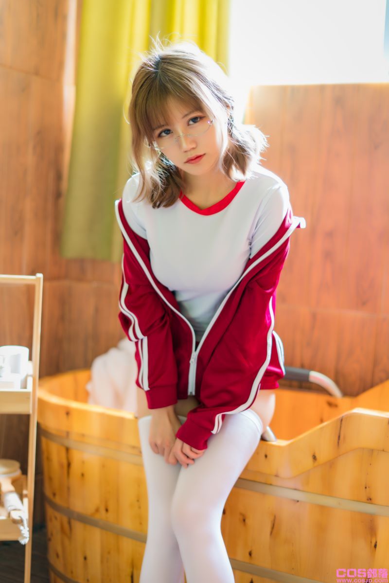 人气Coser@小仓千代 红色体操服 [48P/672MB](图2)