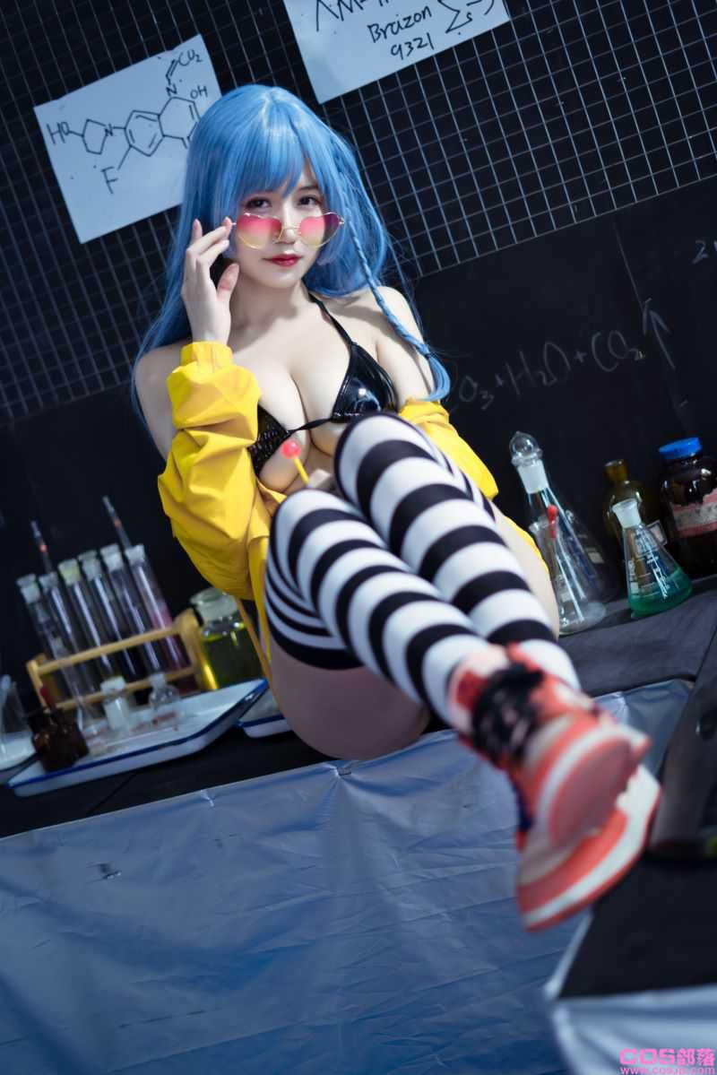 人气Coser@小仓千代 舰长写真 [40P/506MB](图3)