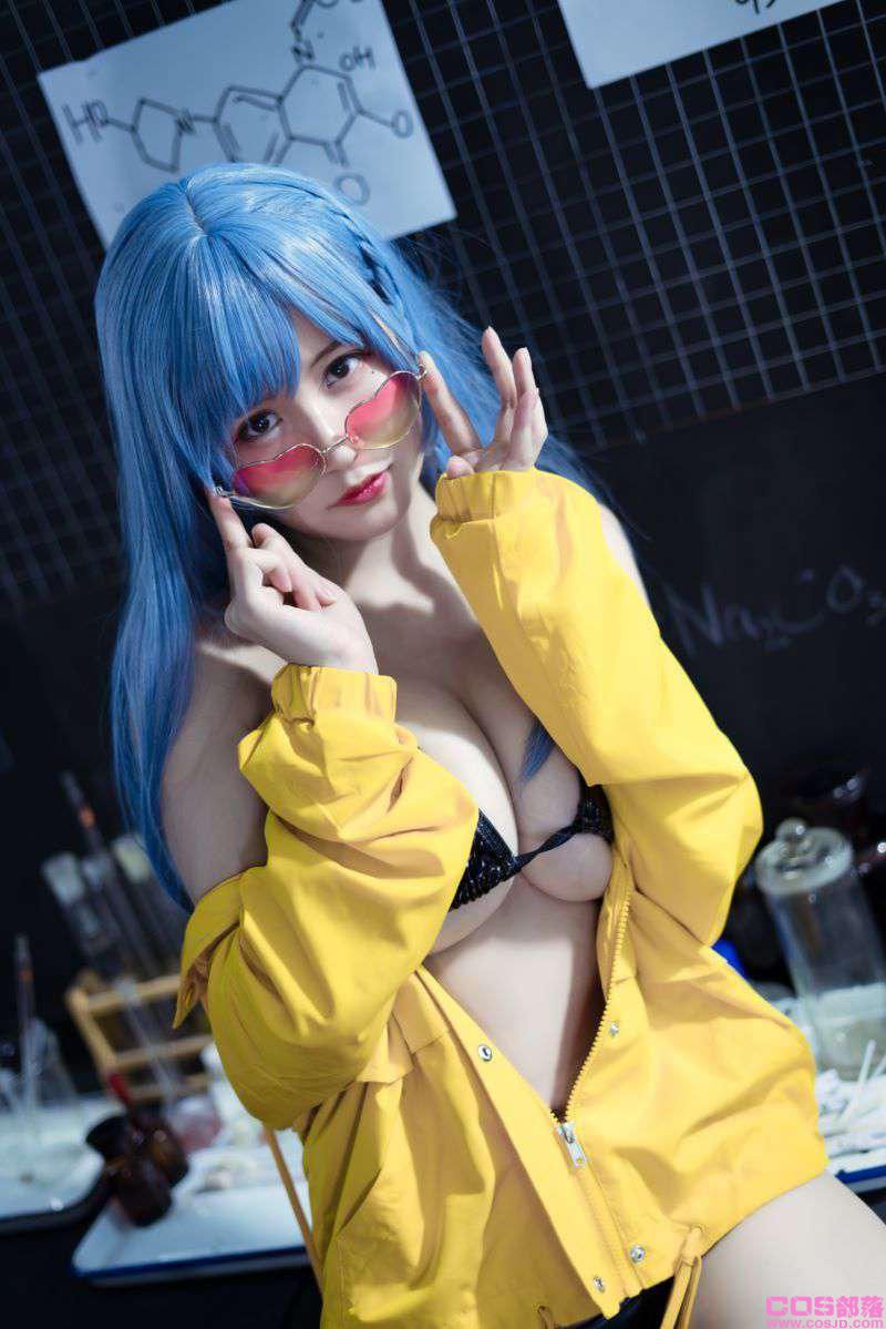 人气Coser@小仓千代 舰长写真 [40P/506MB](图4)