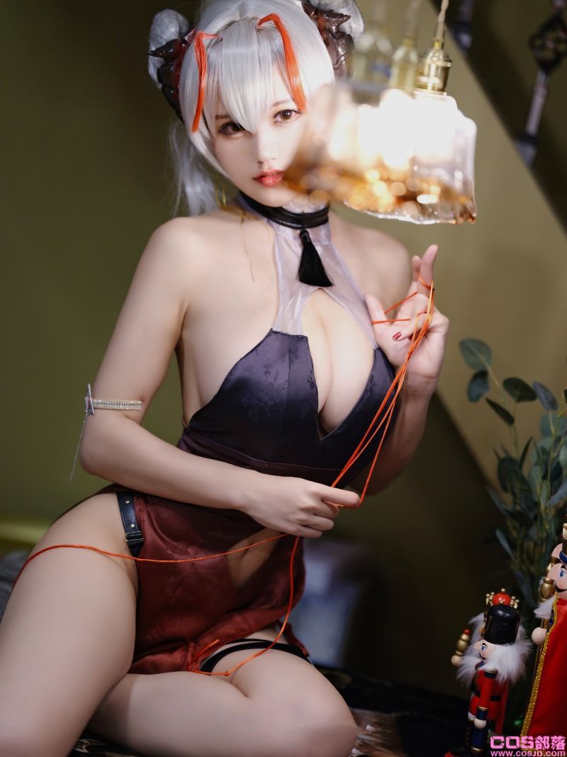 人气Coser@小仓千代 w旗袍 [33P/150MB](图4)