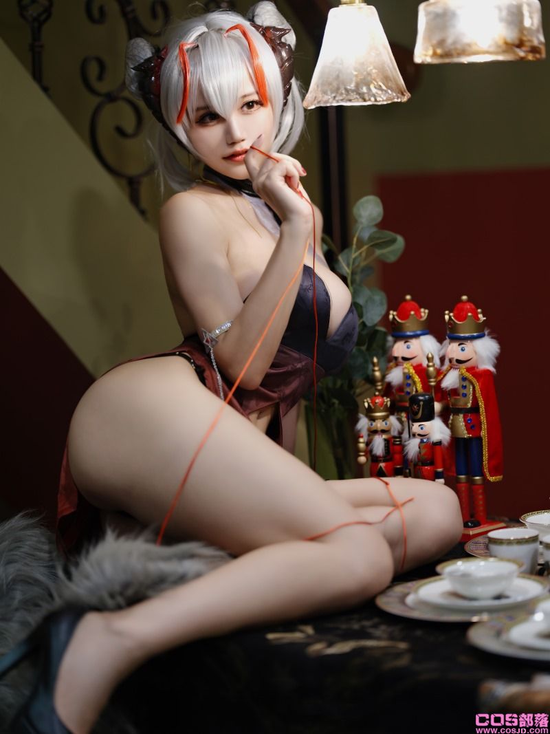 人气Coser@小仓千代 w旗袍 [33P/150MB](图1)