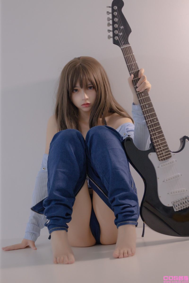 网紅Coser@疯猫ss 2022夏日限定 吉他妹妹 牛仔裤 [20P/433MB](图3)