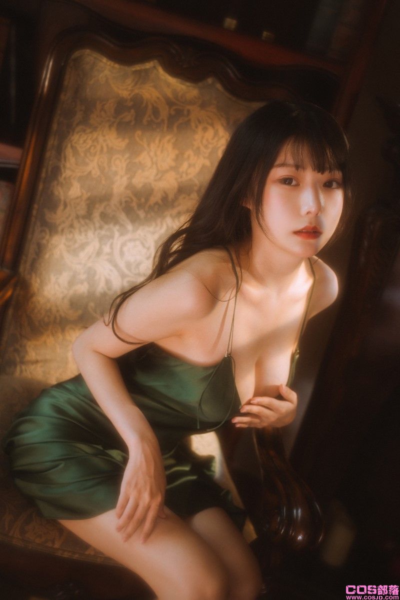 动漫博主@香草喵露露 杨枝甘露 绿色连衣裙 [45P/1V/1.19GB](图3)