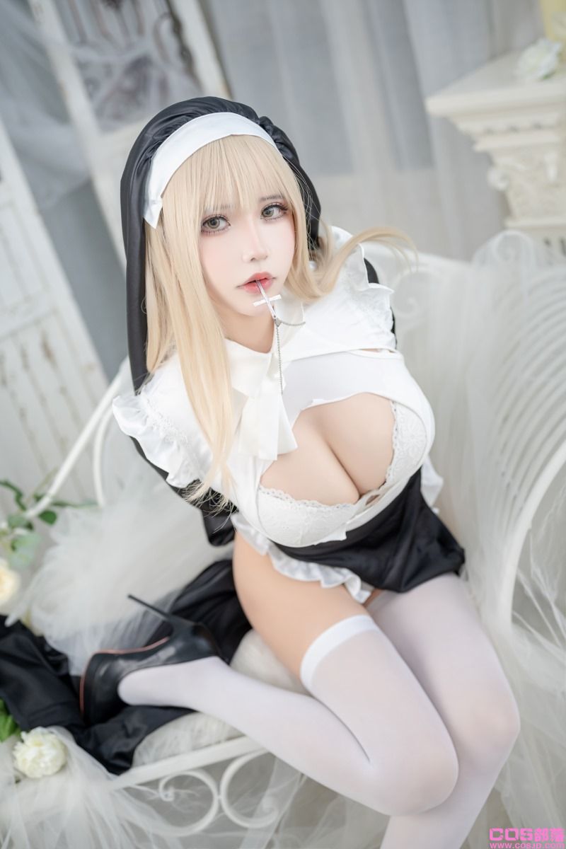 微博红人Coser@抱走莫子aa 生日特辑 修女 [75P/11V/1.23G](图2)