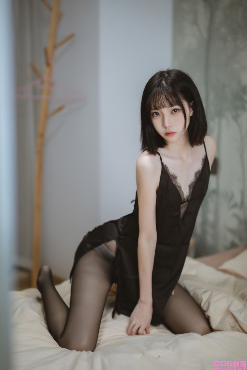 动漫博主@许岚LAN 黑色雷丝睡衣 [30P/585MB](图2)