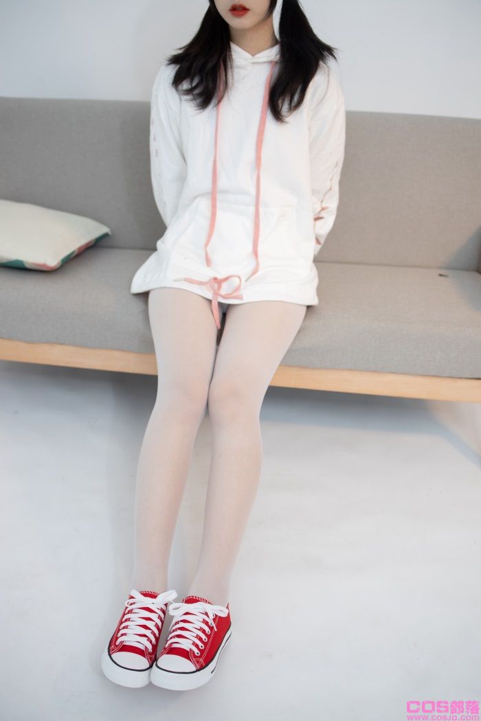 森萝财团写真 JKFUN-040《红色帆布鞋定制》13D白丝 小夜 [50P/1V/1.79G](图2)