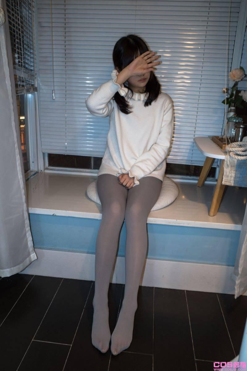 森萝财团 随拍 002 匿名 私房灰丝裸足 [92P/1.15G](图2)