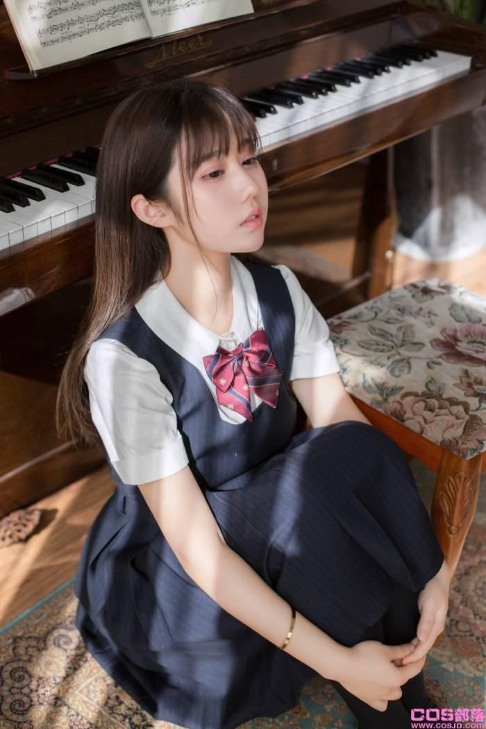 人气动漫Coser@镜酱 - 不知梦 制服 [38P/361MB](图3)