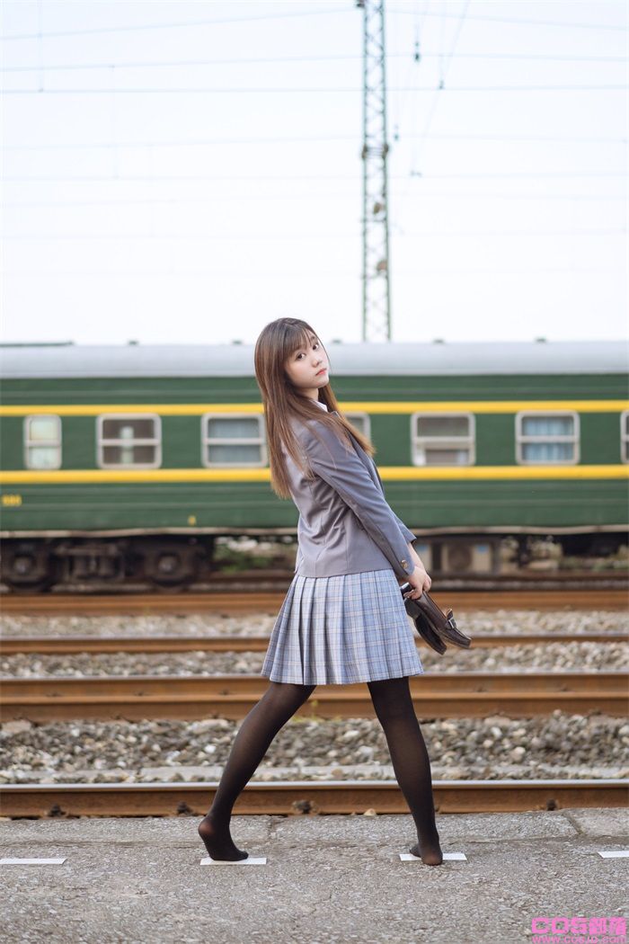 知名动漫博主@镜酱 - 私奔之制服 [30P/375MB](图3)