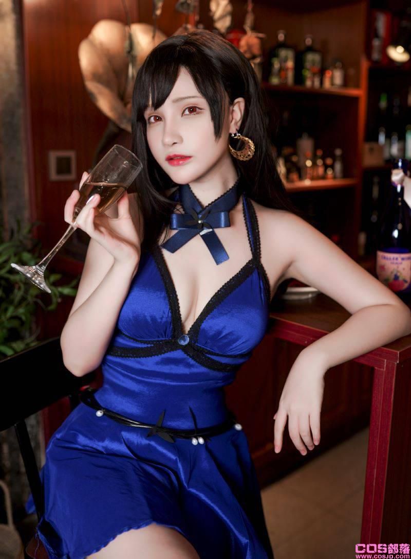 知名动漫博主@千夜未来 蒂法连衣裙 [20P/42MB](图3)