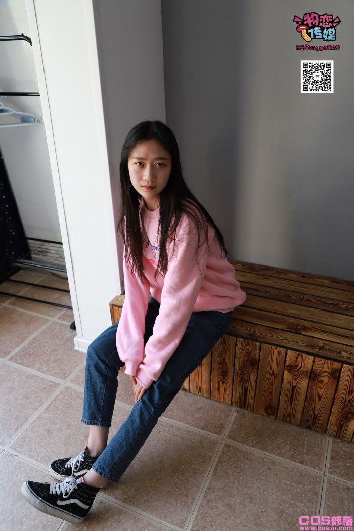 勿恋传媒 No.001 清纯系大一女生的vans与棉袜 [254P/1.10GB](图2)