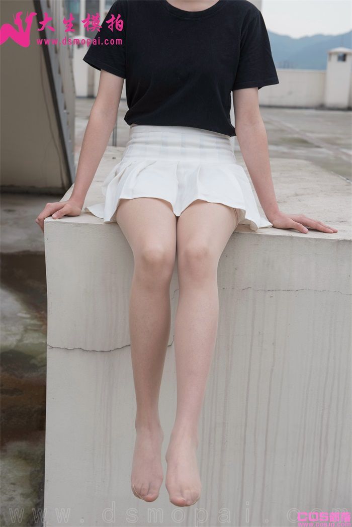大生模拍 一元区 天台长筒袜 [50P/103MB](图4)