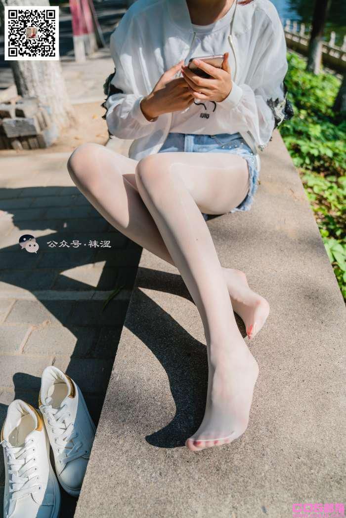 袜涩写真 VOL.010 当穿白丝的妹纸遇到大叔 [68P/1.31G](图3)
