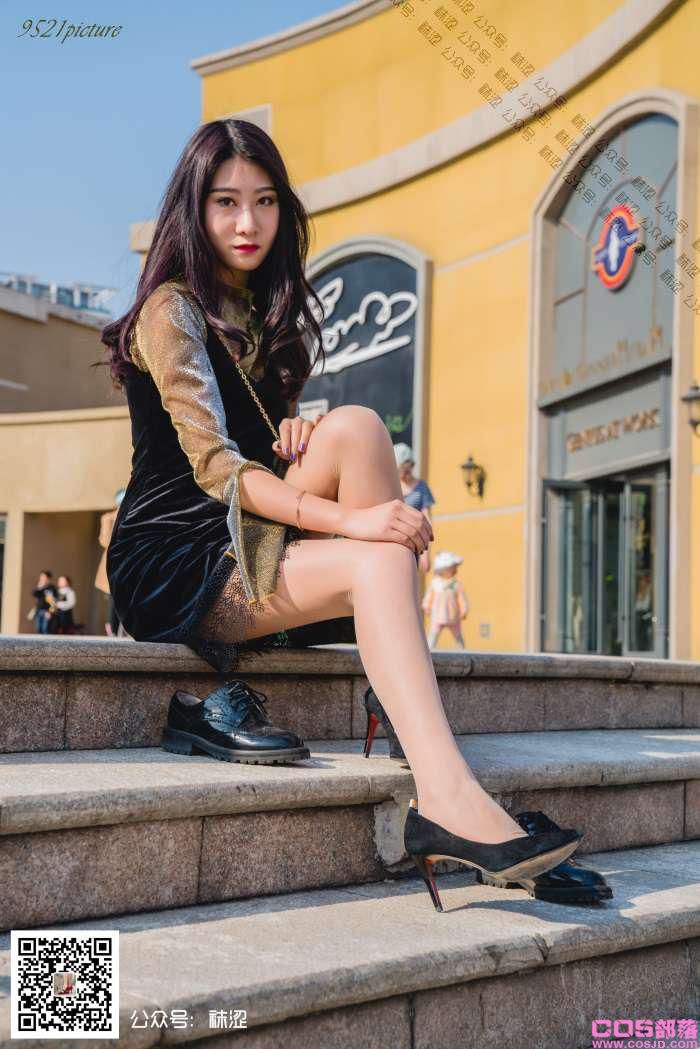 袜涩写真 VOL.027 伟伟黑色吊带连衣裙 [75P/1.62G](图3)