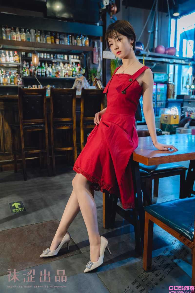 袜涩写真 VOL.057 暖暖红色长裙 [50P/155MB](图2)