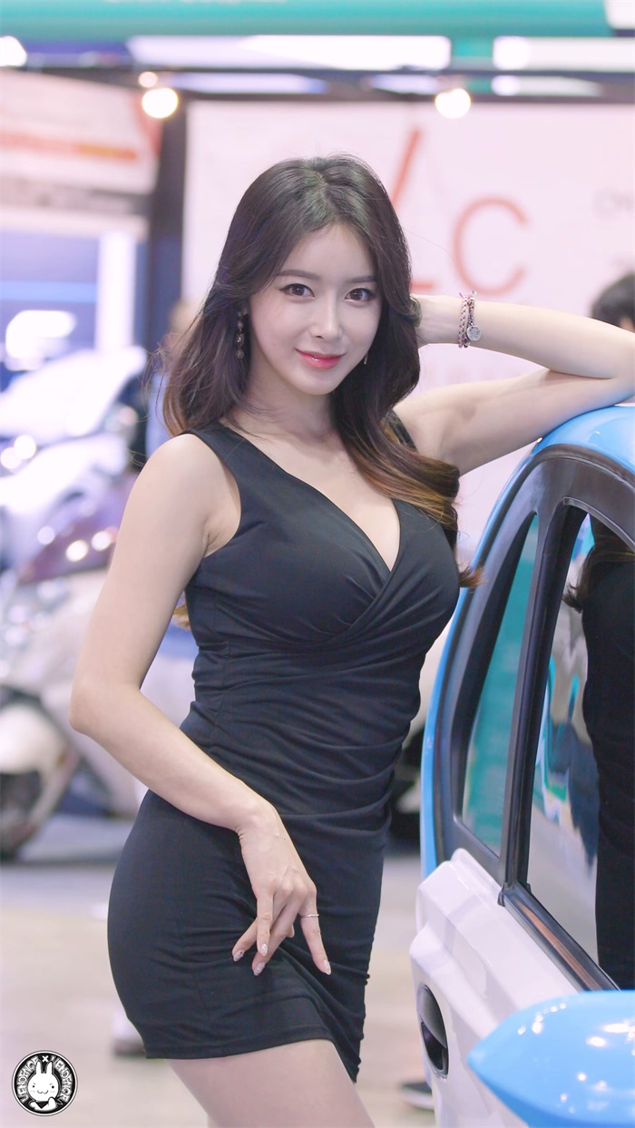 [车模视频][4K] 韩国车展姓感车模饭拍180413 [1V/104MB](图2)