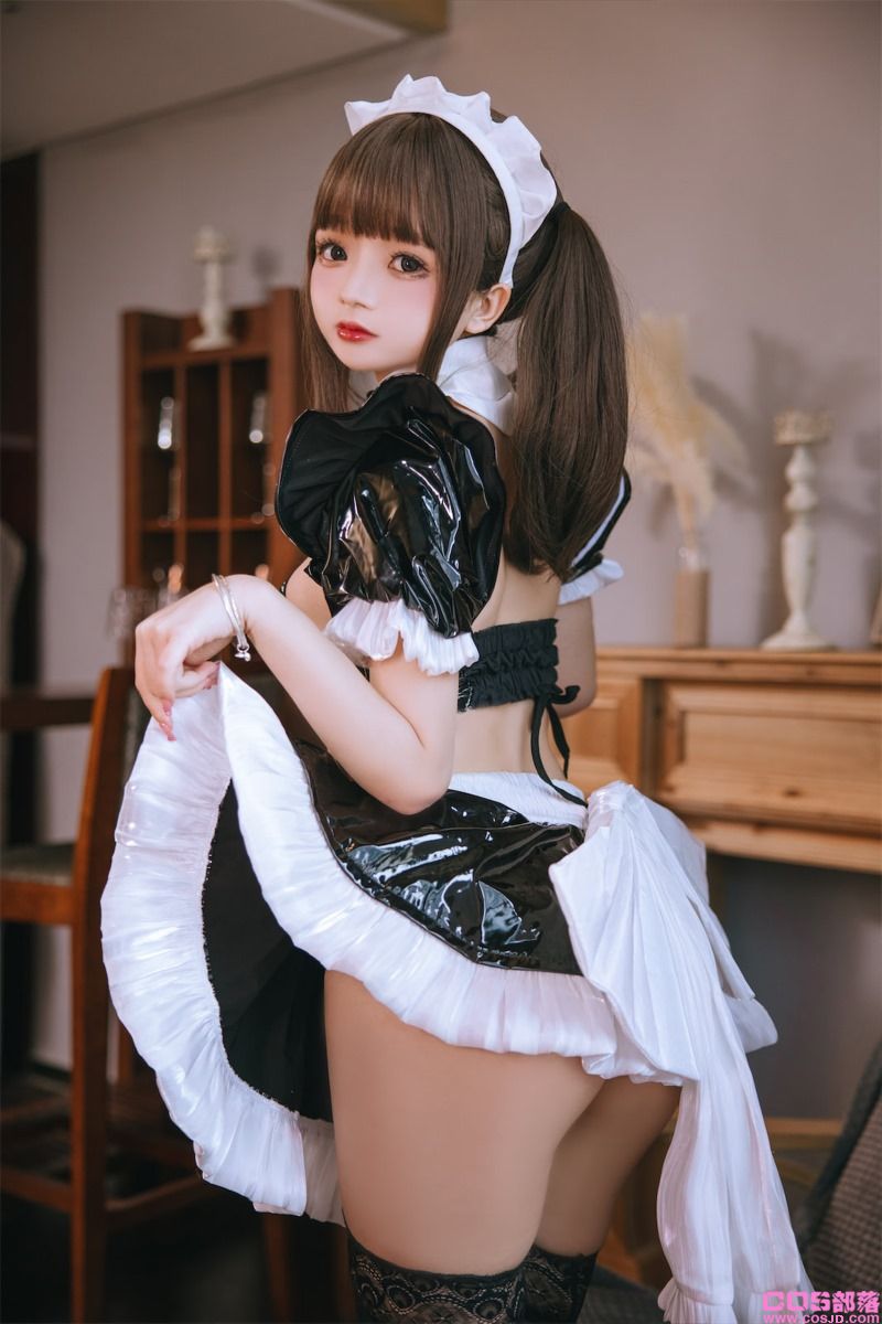 人气动漫博主@日奈娇 皮质女仆 [80P/697MB](图3)