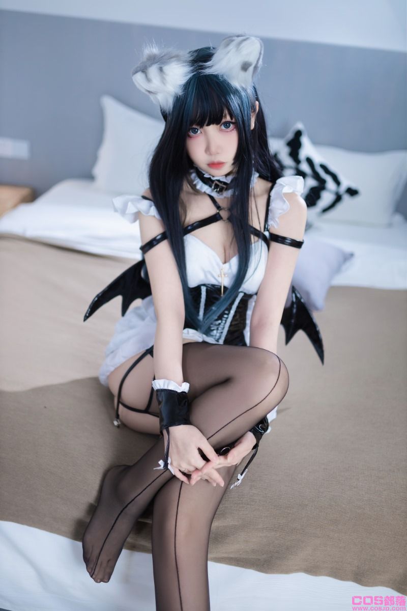 摄影博主@洛桑w伊梓 猫耳小恶魔 [25P/1V/384MB](图2)