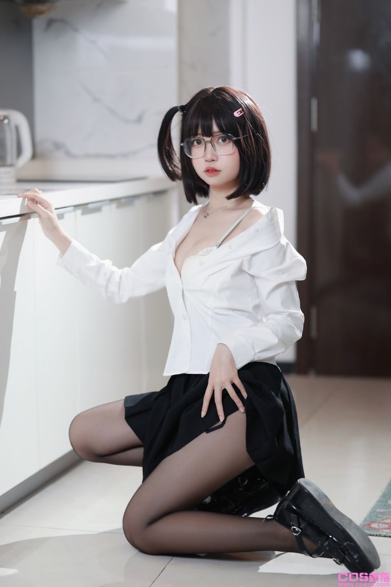 摄影博主@洛桑w伊梓 眼镜妹妹 [32P/30MB](图3)