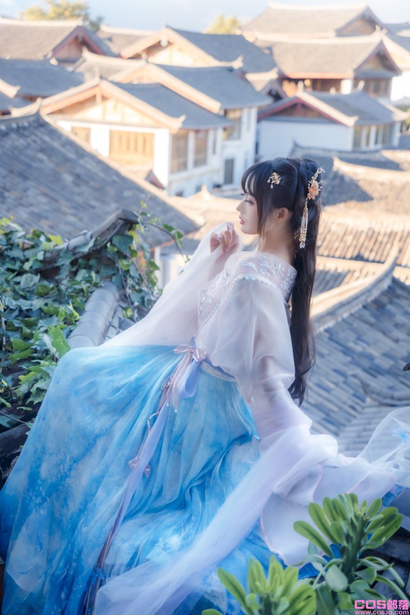 时尚博主@兔子Zzz不吃胡萝卜 丽江屋顶 [22P/171MB](图2)