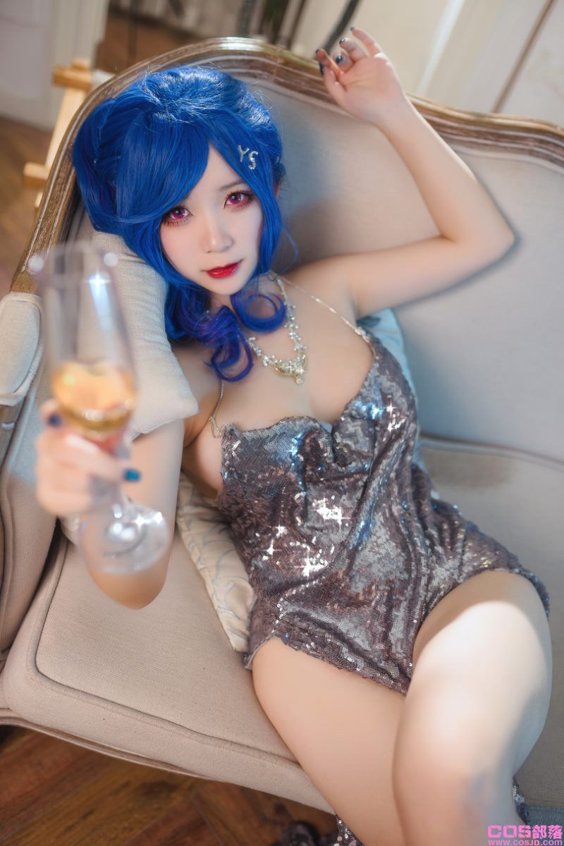 知名动漫博主Coser@樱落酱w 圣路易斯礼服 [24P/169MB](图4)