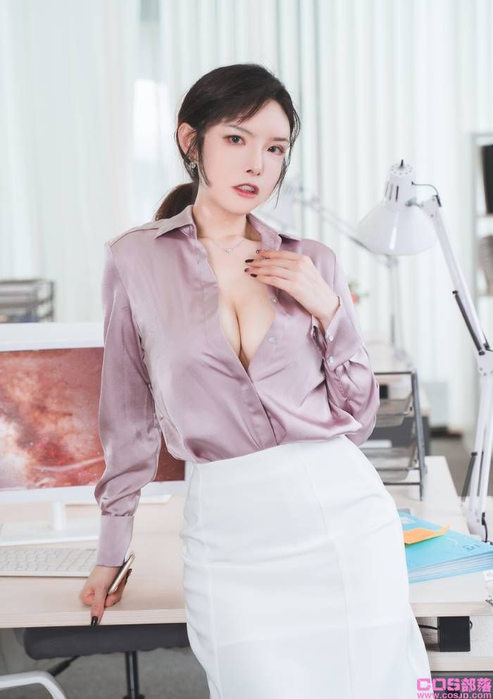 颜值博主@秋和柯基 热情的后辈酱 [40P/462MB](图4)